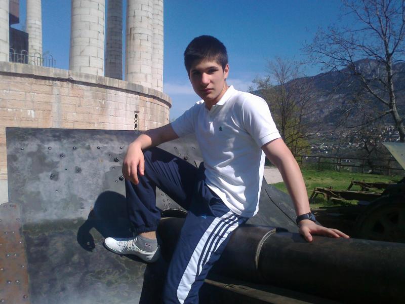 Traian a fost găsit fără suflare în casă, la zece zile după ce s-a vaccinat cu prima doză Pfizer. Tânărul student moldovean a murit în Trentino, Italia