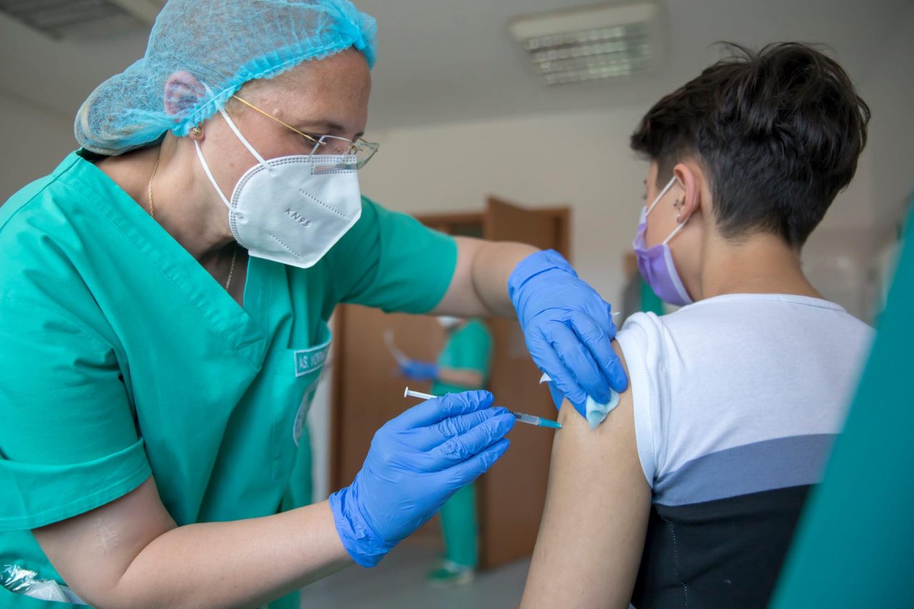 Ministerul Apărării prelungește programul centrelor de vaccinare din spitalele militare și reactivează alte 23 din 17 județe și din Capitală
