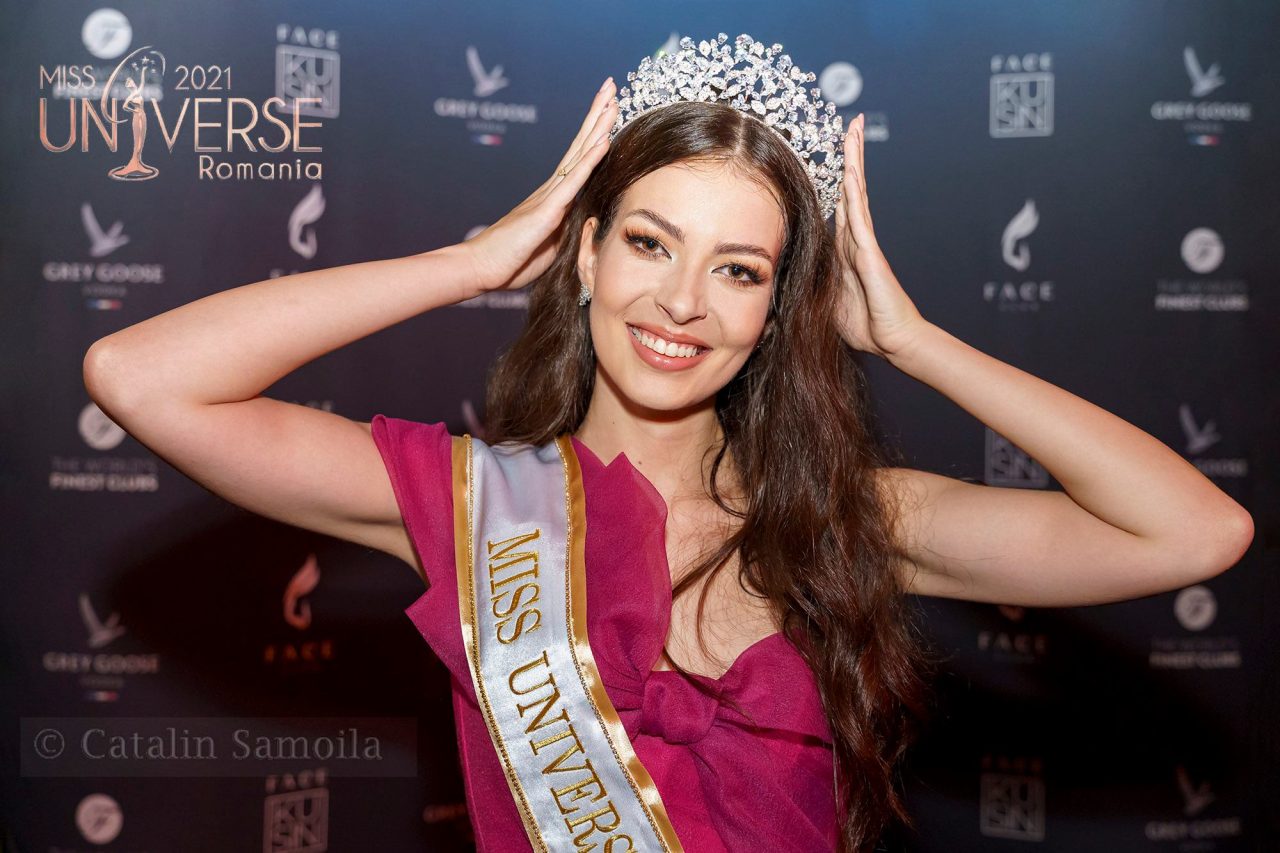 Miss Universe România s-a vaccinat cu doza a treia | GALERIE FOTO