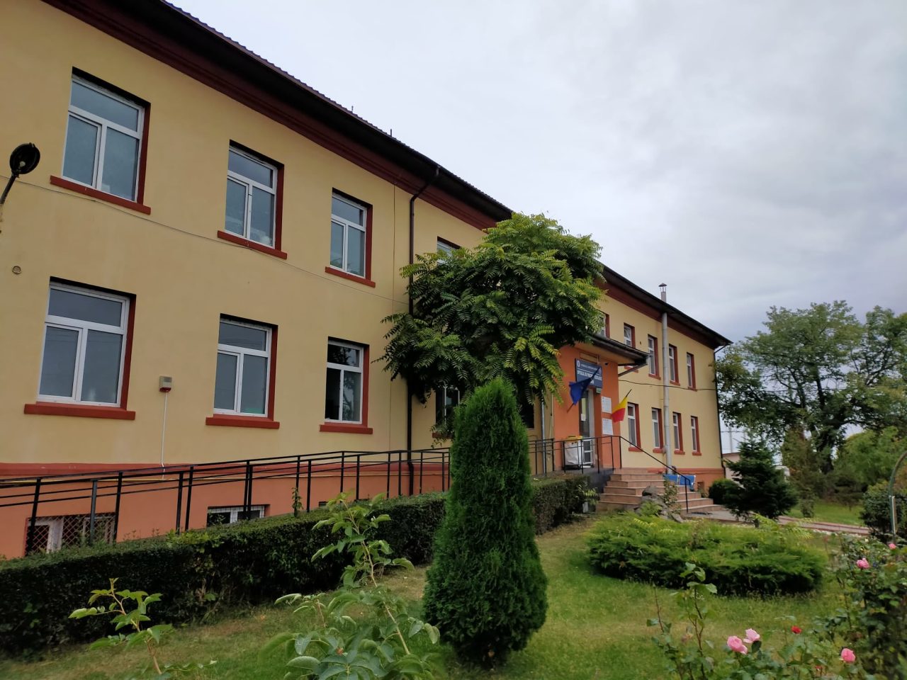 Tentativă de suicid la un spital din Argeș. Un pacient cu COVID, dependent de oxigen, a sărit de la etaj