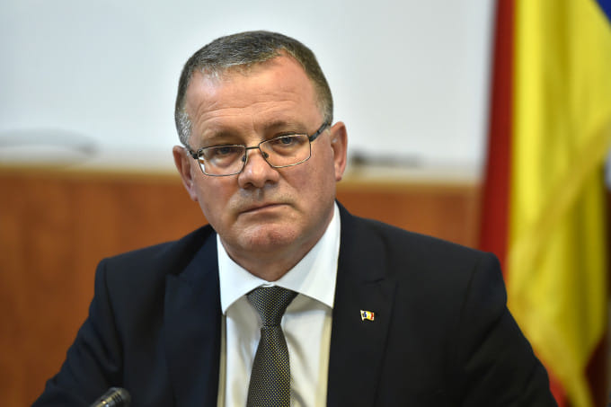 Adrian Oros critică dur conducerea PNL: Daţi-vă demisia toţi! Toţi Rareşii, Bocii, Ralucii şi Fluturii de partid şi de stat! Luaţi-vă labele de pe Partidul Naţional Liberal!