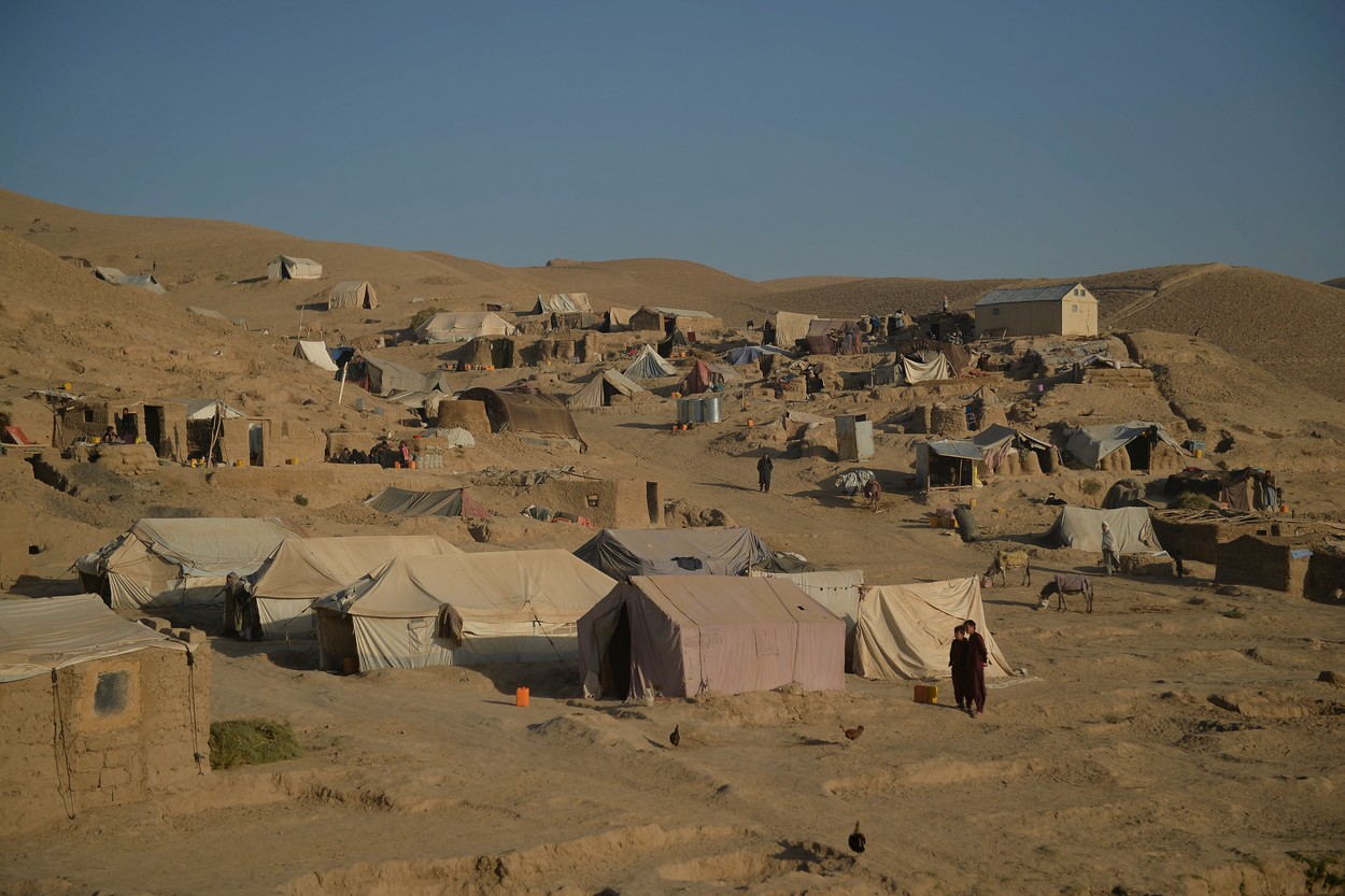 Foamete în Afganistan. Mai multe familii nu mai au mâncare și sunt nevoite să își vândă copiii