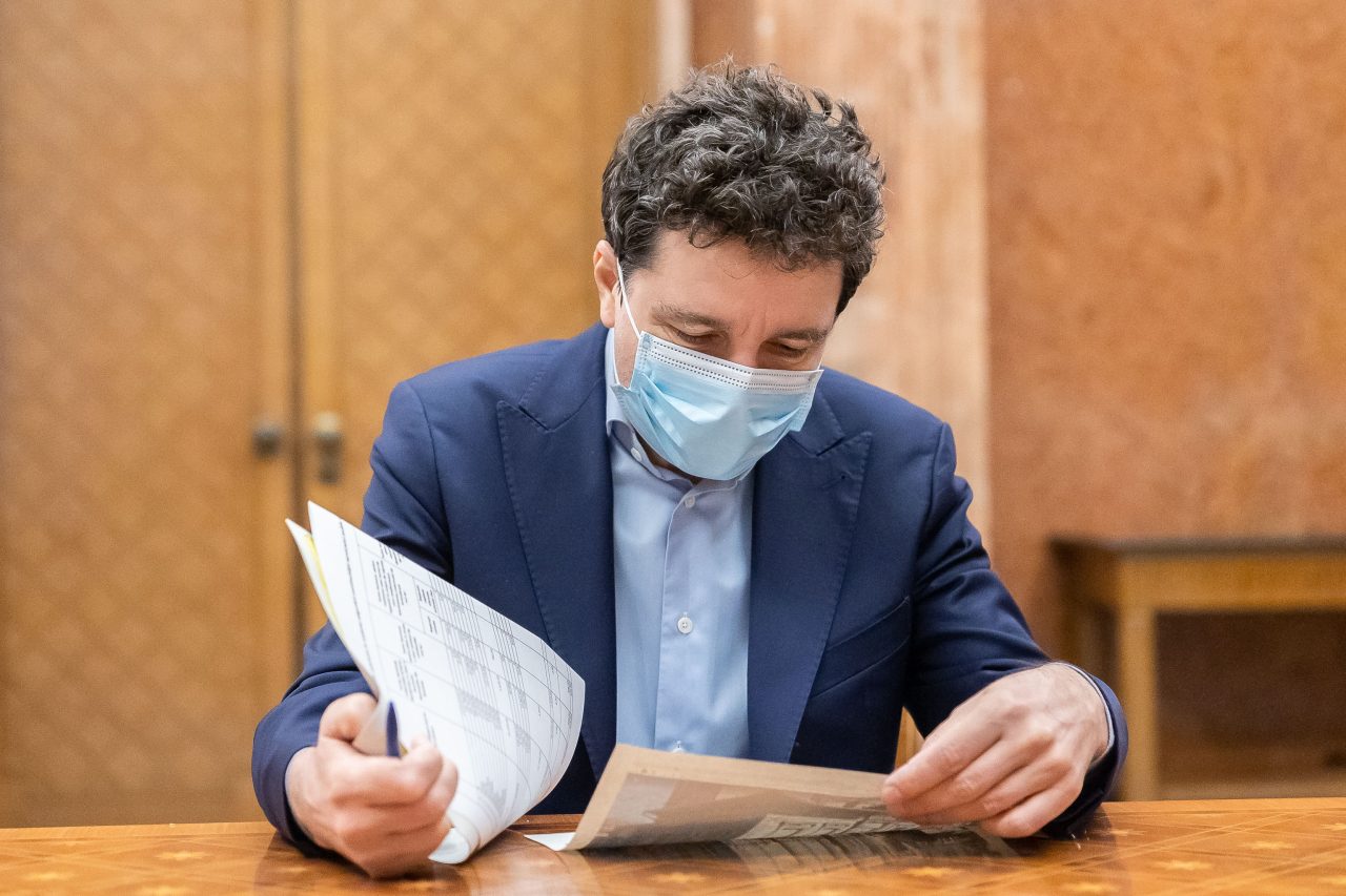 Nicușor Dan: Guvernul nu a prevăzut în bugetul pe anul 2022 un ajutor de stat pentru sistemele centralizate ale localităților