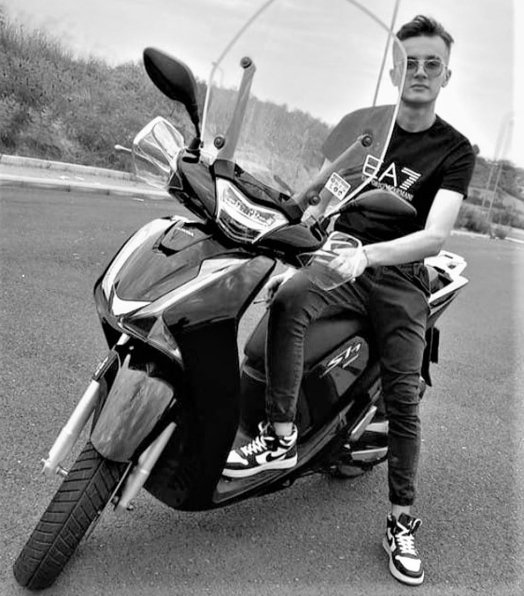 Un tânăr de 19 din Dorohoi a murit într-un accident de motocicletă în Italia