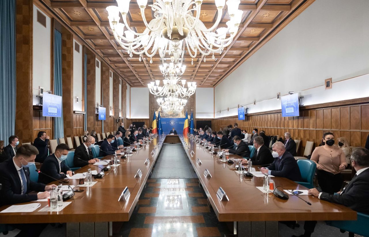 Guvernul Ciucă dezbate proiectul rectificării bugetare și decide dacă mai dă o zi liberă angajaților de la stat
