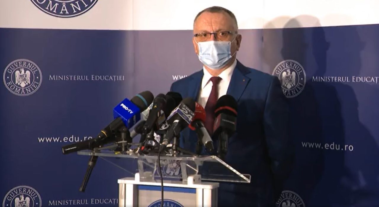 Cum se vor relua cursurile de luni? Ministrul Educației: Copiii merg fizic la școală sau grădiniță în funcție de rata de vaccinare a personalului. Care sunt excepțiile