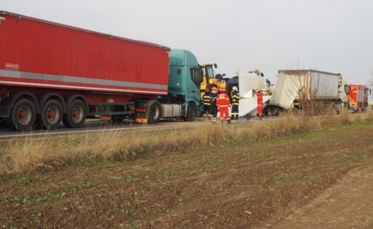 Procurorii cer ajutorul martorilor în cazul accidentului din județul Teleorman în care doi șoferi de TIR, tată și fiu, sunt suspectați de omor și tentativă de omor