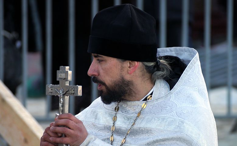 Un preot ortodox a murit în timp ce spovedea credincioșii