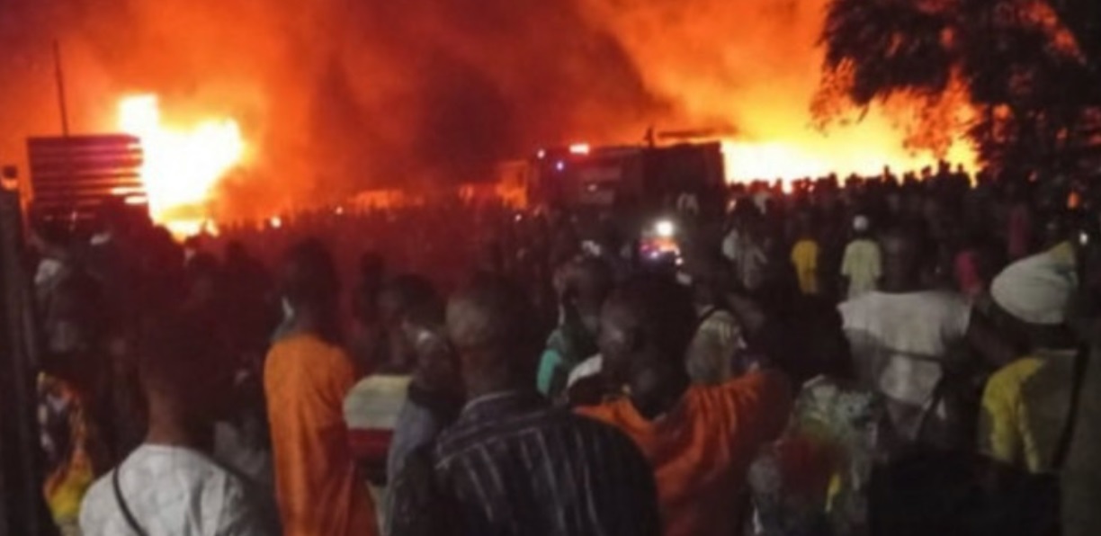 O cisternă de combustibil a explodat într-o zonă industrială din Sierra Leone. Peste 90 de persoane su fost ucise de deflagrație