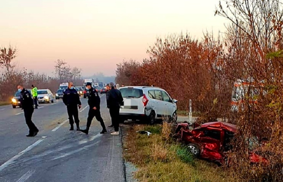 FOTO | Patru persoane au fost rănite într-un accident cu 7 maşini pe DN2, în zona localităţii Coşereni