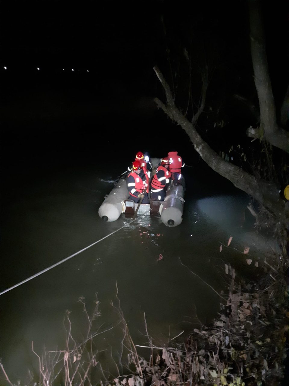 Un adolescent de 15 ani a dispărut în râul Someșul Mic, în apropierea stației de epurare a apei din orașul Gherla (VIDEO)