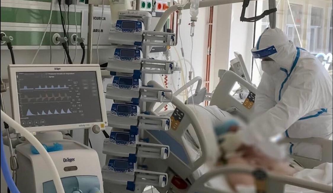 O pacientă povestește simptomele crunte pe care le are post-Covid, deși s-a infectat anul trecut: „Mi-a căzut părul”