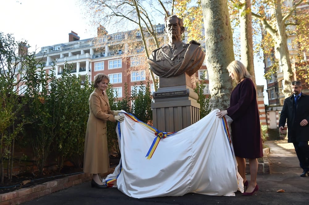 FOTO O statuie a Regelui Mihai a fost dezvelită la Londra