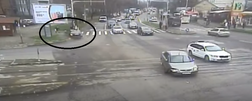 VIDEO| Imagini șocante cu accidentul din Timișoara. Un șofer căruia i s-a făcut rău la volan a intrat în intersecție și a lovit pietonii