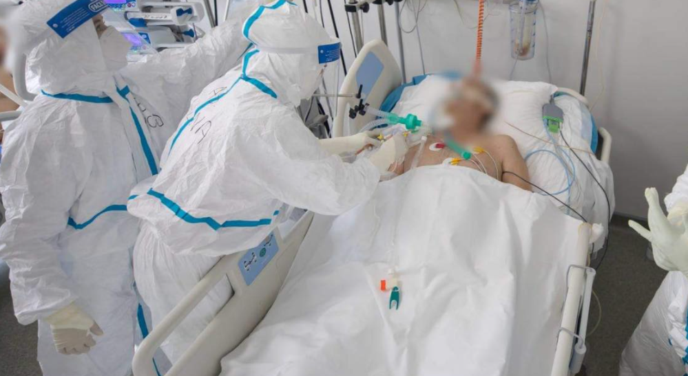 Mărturia taximetristului care a mers la morgă cu prietenul său, soldat în Afganistan, să ridice trupul unui mort de COVID: „Ce am văzut în spital ne-a marcat pe viață”
