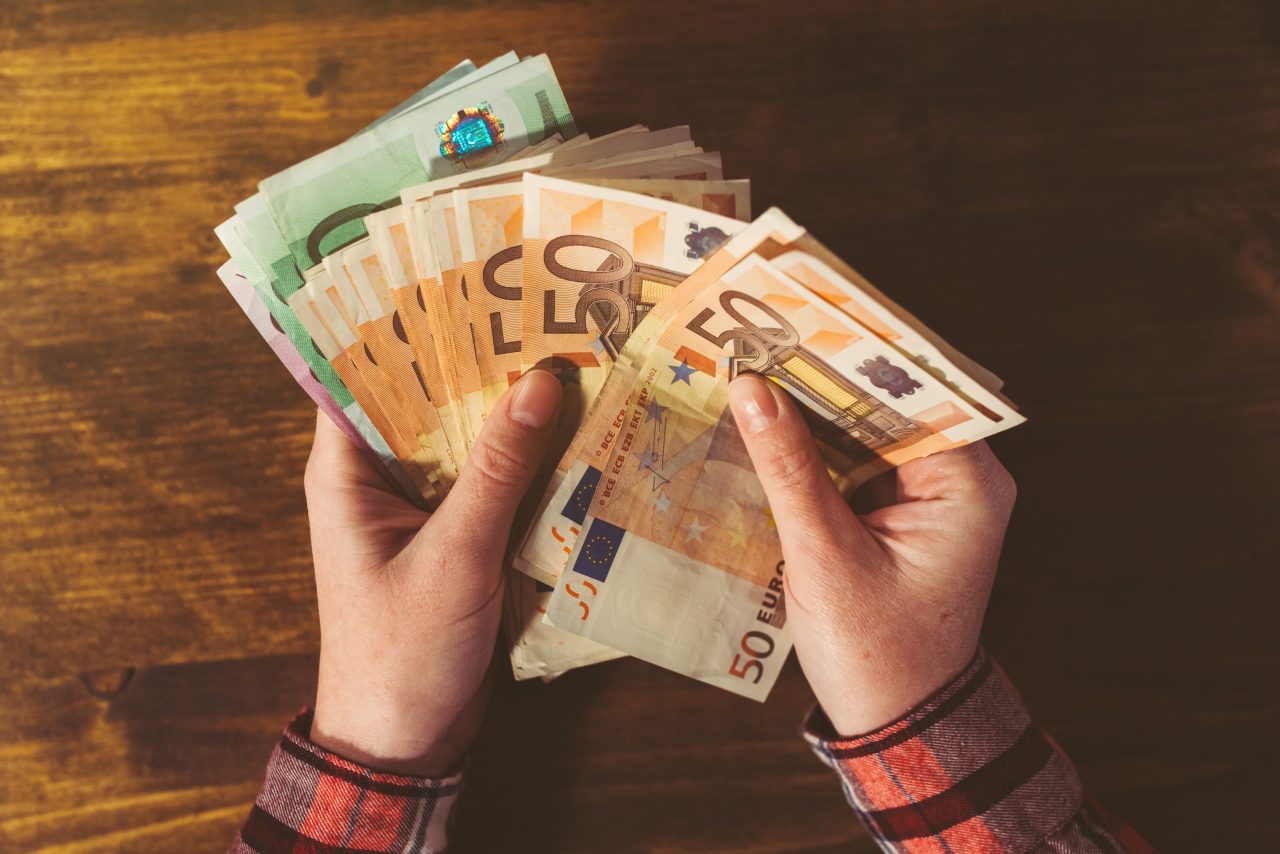 Amenzi usturătoare pentru cei care nu declară la frontieră sumele de peste 10.000 de euro
