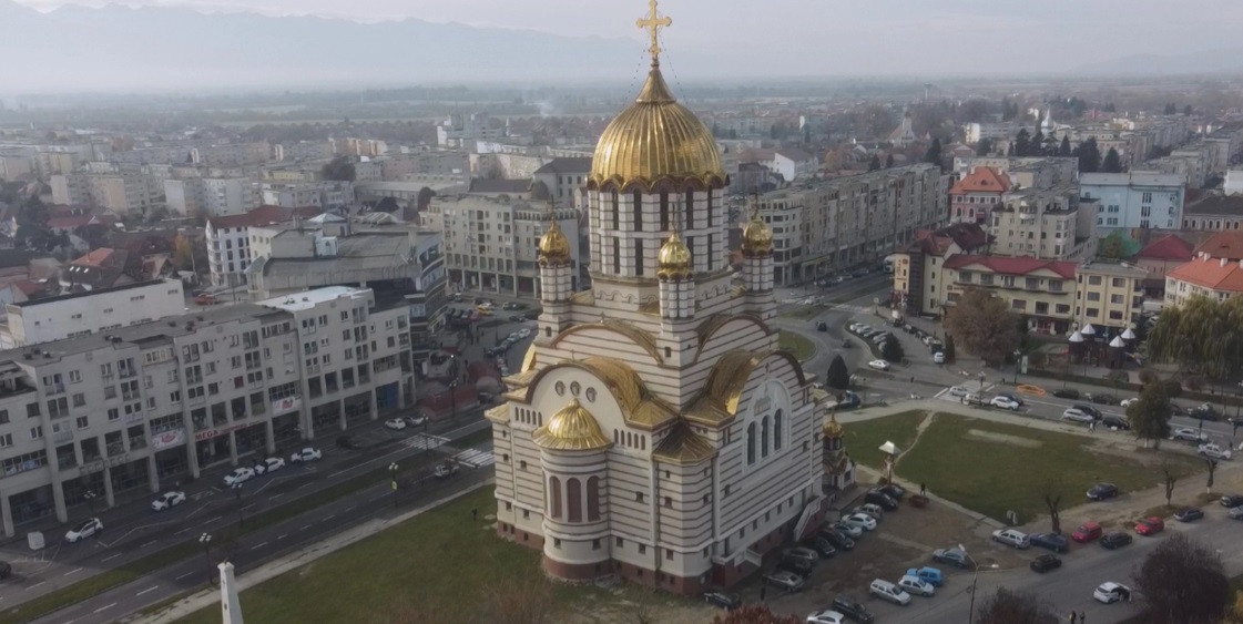 Predici și pliante anti-vaccinare la catedrala din Făgăraș. Reprezentanții Patriarhiei Române au reacționat vehement: Materialele nu pot fi asociate cu BOR