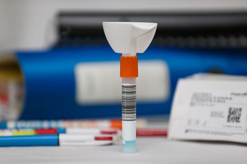 Trei firme împart 80 de milioane de lei, după ce și-au adjudecat primul lot al licitației ONAC pentru 70 de milioane de teste de salivă pentru școli