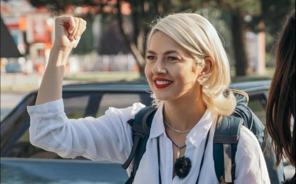 Polițiștii care au luat mită de la Lidia Buble au făcut un acord de recunoaștere cu procurorii DIICOT. Artista a fost iertată de anchetatori