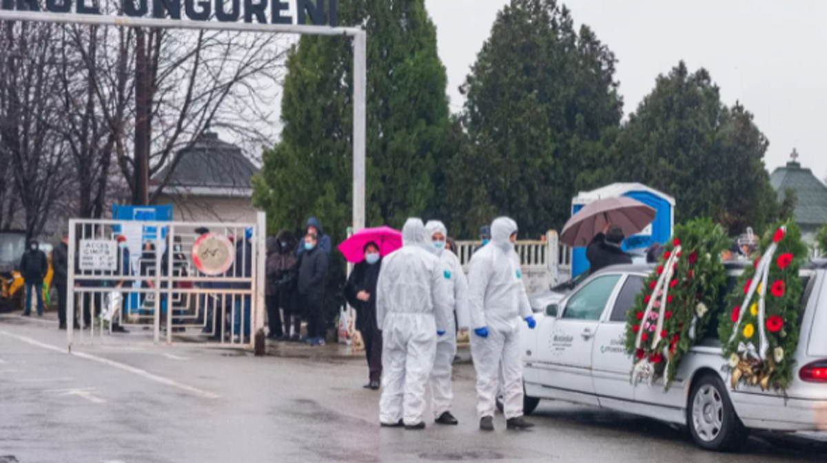 Drama bărbatului care a murit în timp ce-și conducea acasă, în sicriu, fiul mort de doar 35 de ani