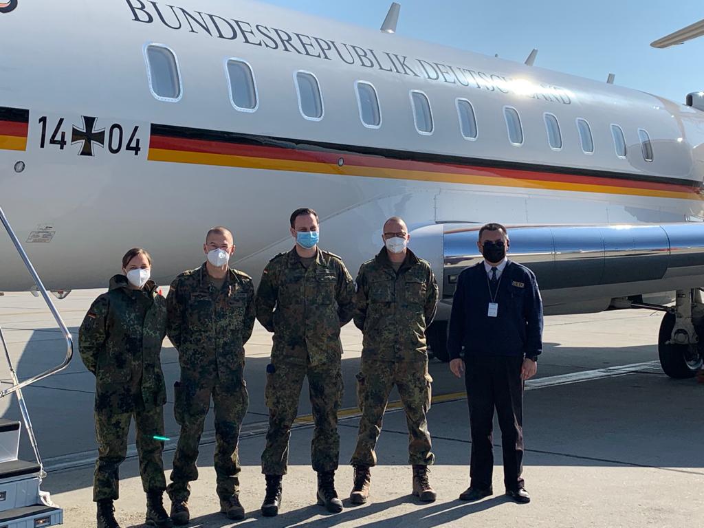 Primii bolnavi cu forme severe de COVID-19 sunt transferați în Germania. Patru medici nemți au sosit de vineri în România pentru a-i identifica