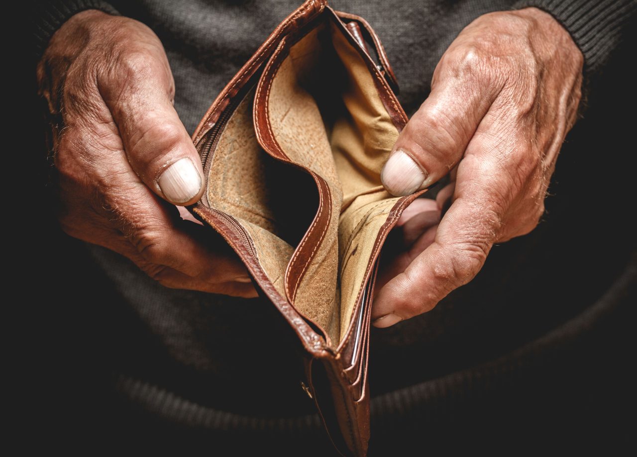 Numărul românilor în stare de deprivare materială severă a crescut în 2020, față de anul anterior apariției pandemiei de COVID-19. Pe ce loc este România la nivelul UE
