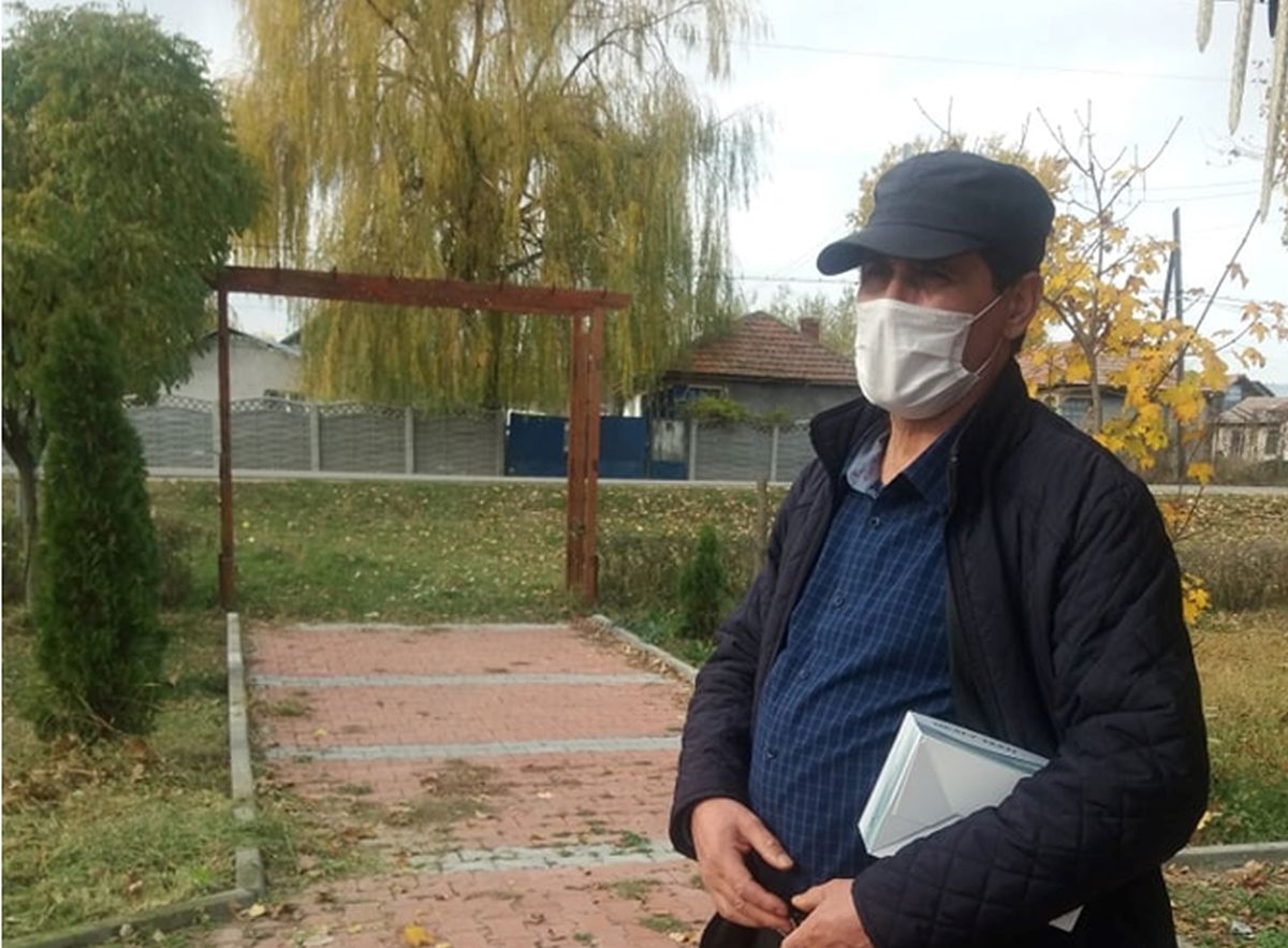 VIDEO| Situație inedită înr-o comună din Olt. Primarul îi testează pe toți localnicii care tușesc. „Puteam să am Covidul și să-l dau în sat”