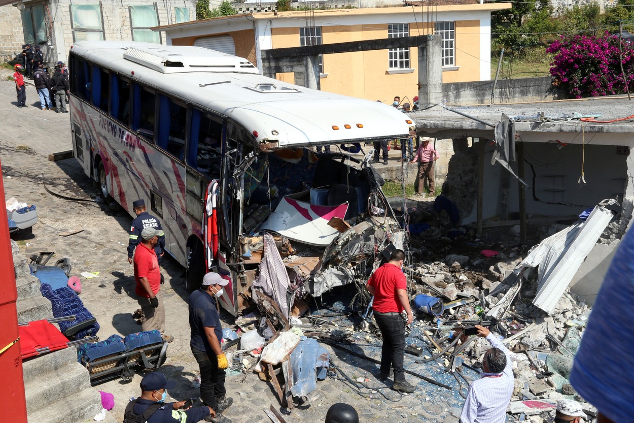 Tragedie în Mexic: 19 pelerini au murit în urma unui accident de autocar | VIDEO, FOTO