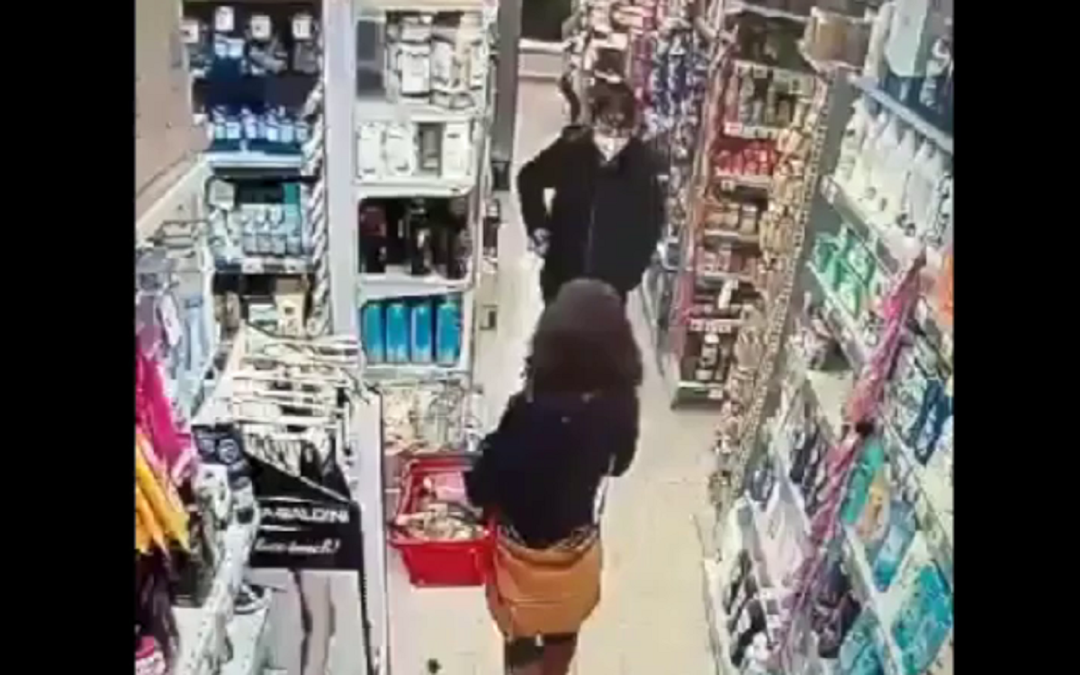 VIDEO| Postările șocante ale adolescentului din Cluj care a înjunghiat o femeie în magazin. Familia tânărului dă vina pe sistem. „Ne-a spus că suntem nebuni şi ni l-a dat acasă”