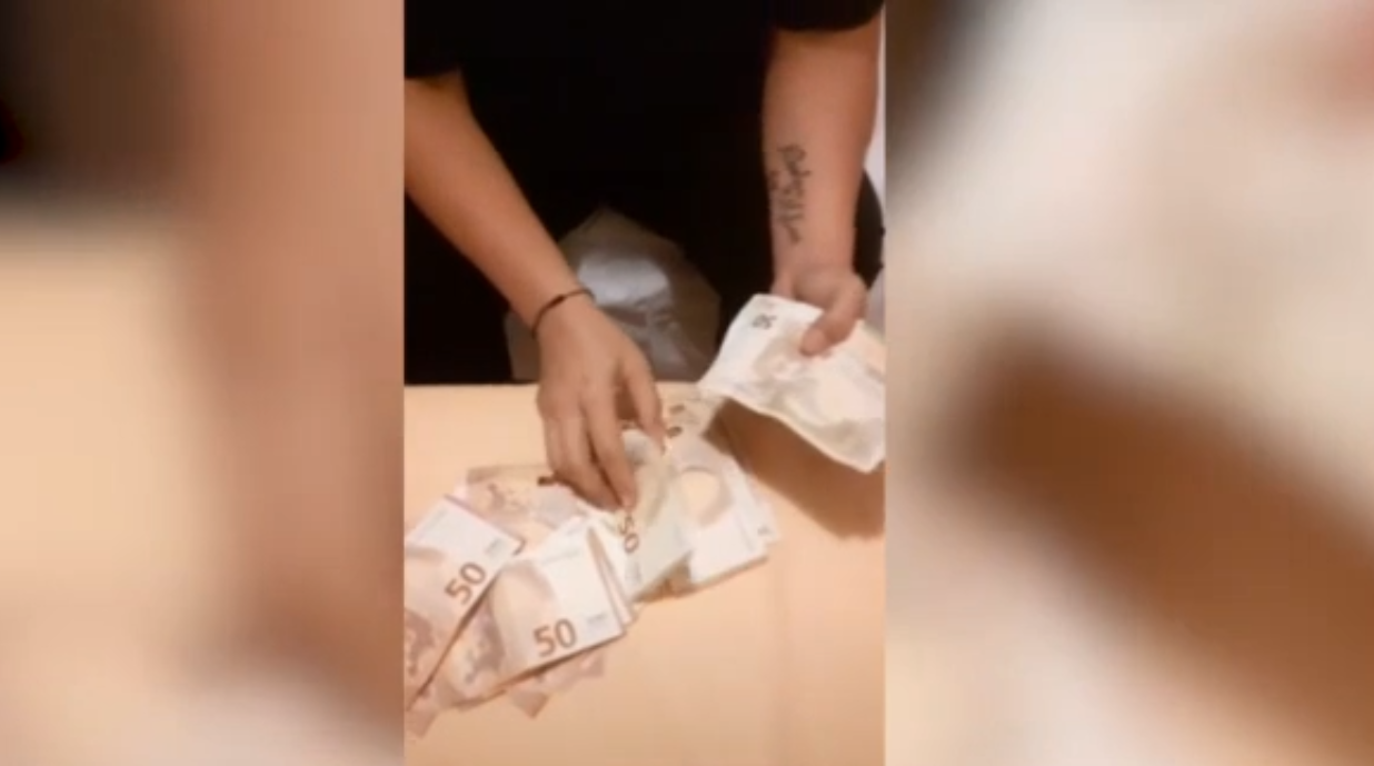 VIDEO | Mai mulți români se lăudau cu teancuri de bani pe TikTok, pe ritmuri de manele, după mai multe „tunuri”, apoi au fost arestați de Poliția italiană