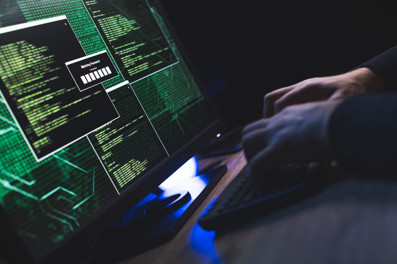 Cu un singur click le poți da infractorilor accesul la datele tale personale. Ce nu trebuie să faci atunci când primești un astfel de mesaj