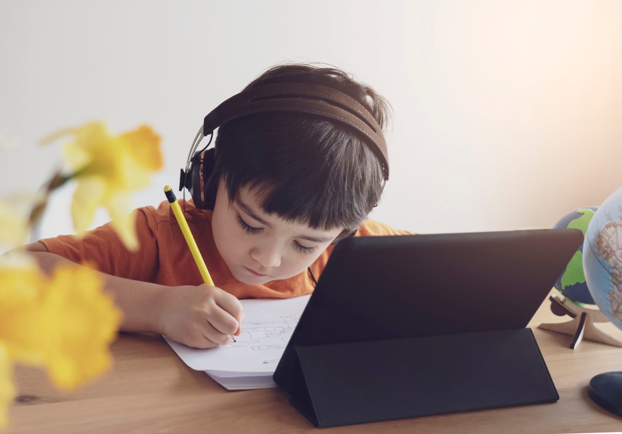 Aproape 90 de unități școlare din Capitată și 5.000 din țară vor funcționa online săptămâna viitoare, pentru că rata de vaccinare a personalului este sub 60%