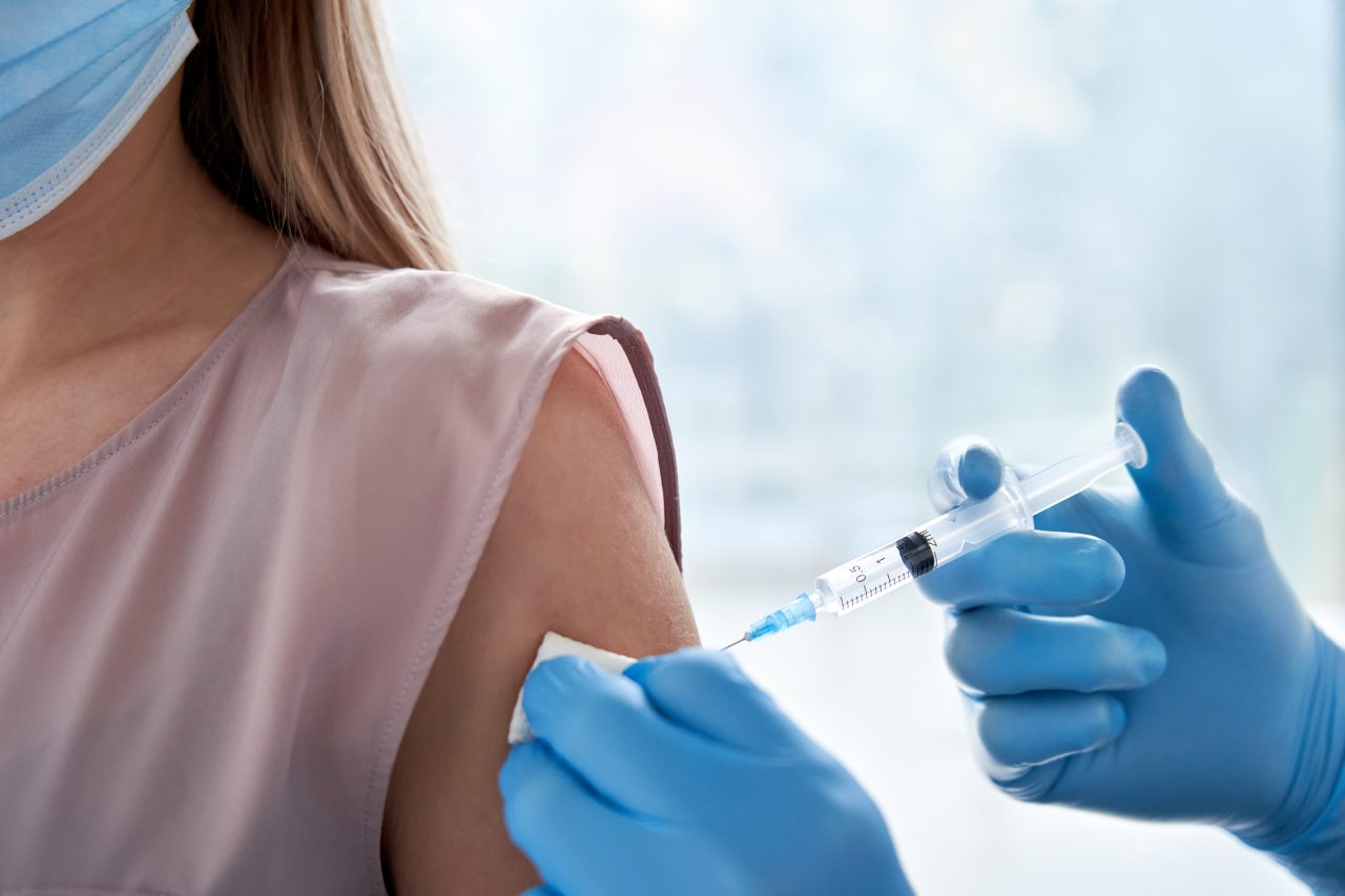 Campania de vaccinare anti-COVID continuă în România. Peste 90.000 de români s-au vaccinat în ultimele 24 de ore, dintre care mai bine de 21.000 cu prima doză