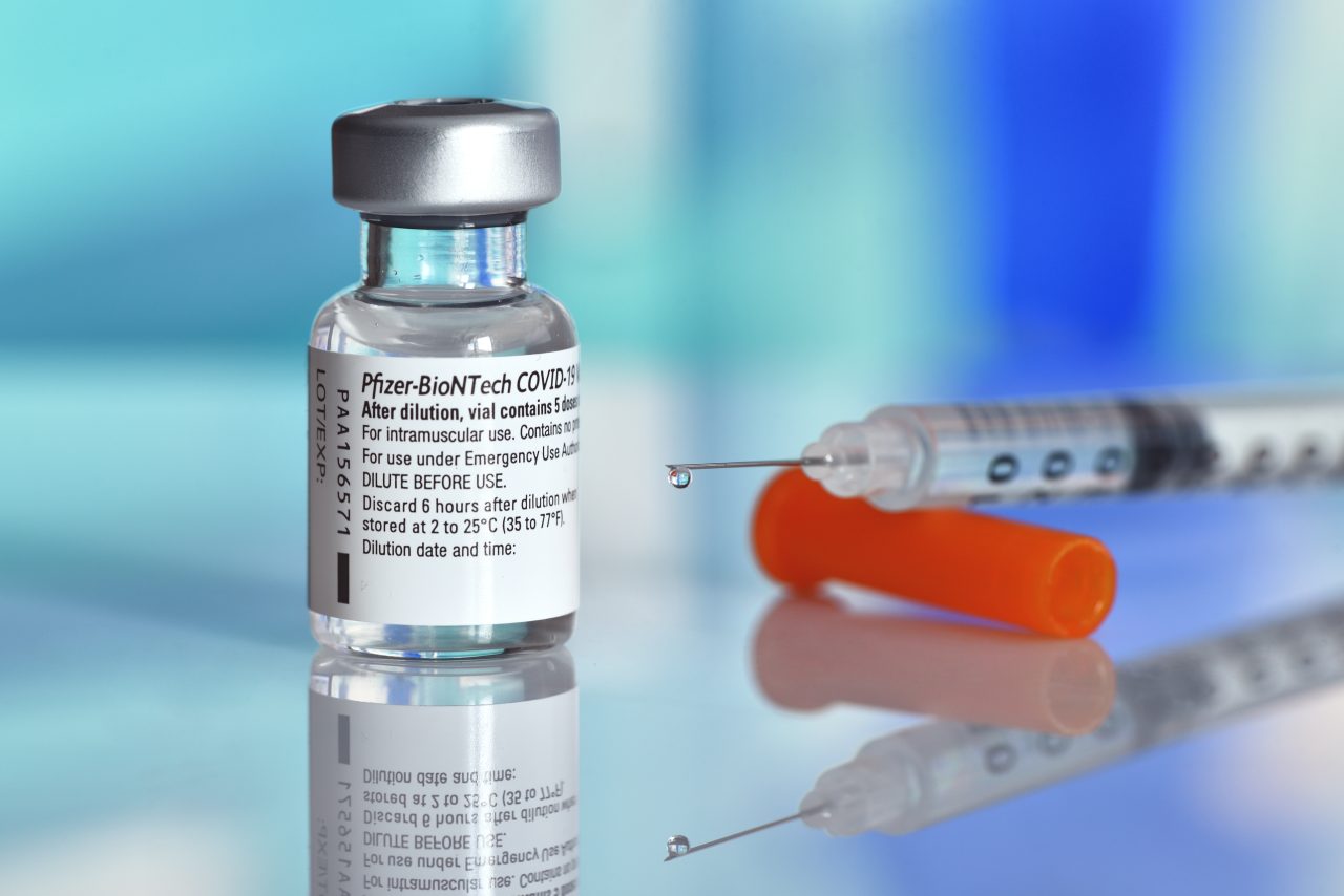 Fauci: O schemă „optimă” de vaccinare în prezent este de trei doze de ser Pfizer/BioNTech sau Moderna sau două doze Johnson & Johnson