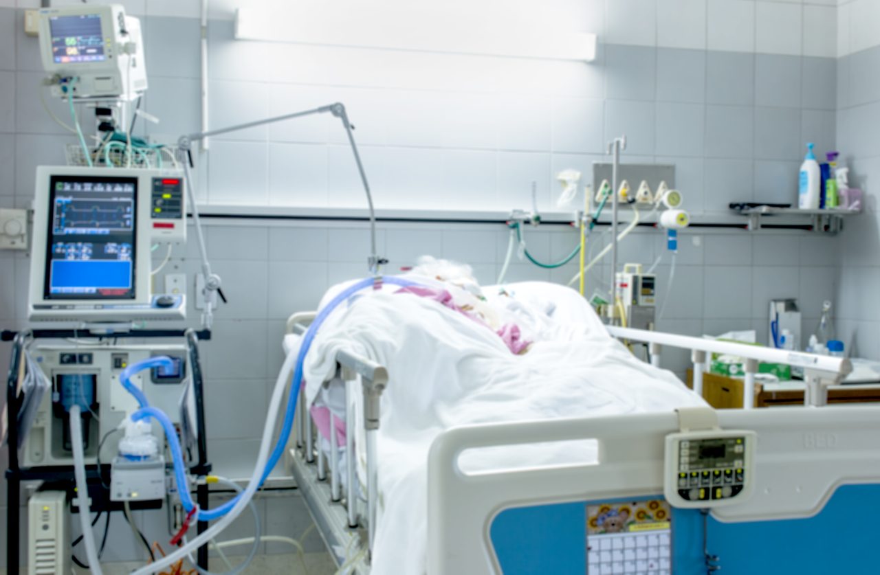 Acuzații grave la adresa medicilor din Iași. O mamă spune că fiica ei de 5 ani a murit din cauza doctorilor. „Mi-au dat-o acasă într-un sac”