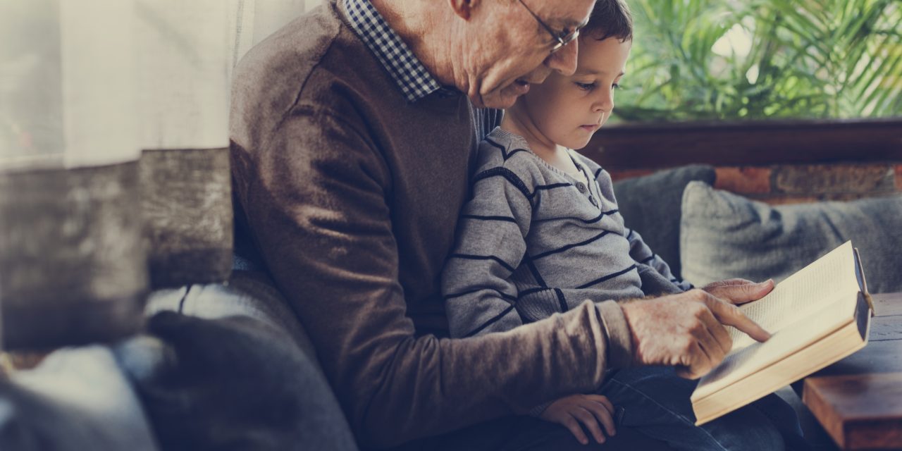 Inițiativă inedită: Pensionari voluntari din Brașov fac activități de tip after school cu copii din medii defavorizate