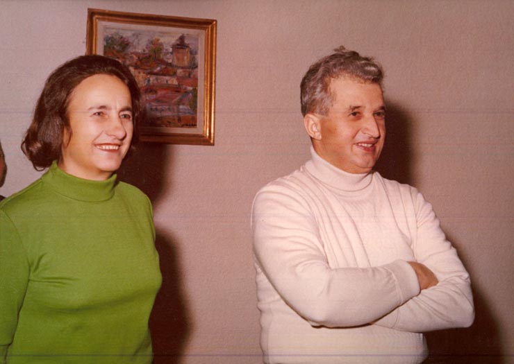 FOTO| Ce au scos românii la vânzare pe OLX de sărbători: covoare și tablouri cu soții Ceaușescu la sume colosale