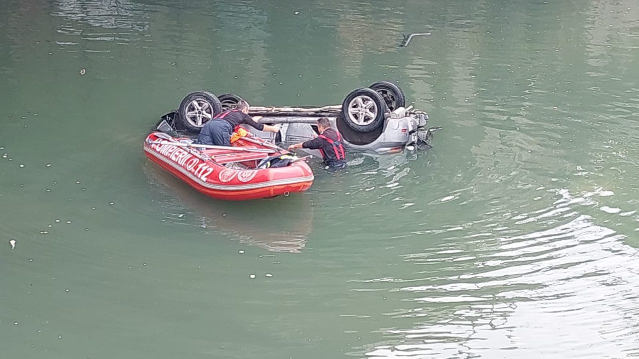 VIDEO | Accident teribil în București. Un șofer este în stare critică, după ce a căzut cu mașina în râul Dâmbovița
