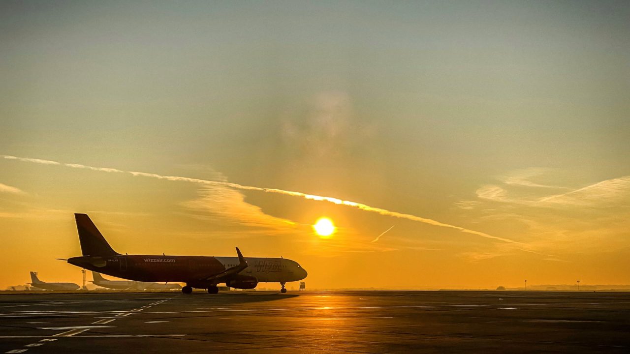 Aglomerație la aeroportul Otopeni. Urmează să sosească până la 1.700 de pasageri pe oră
