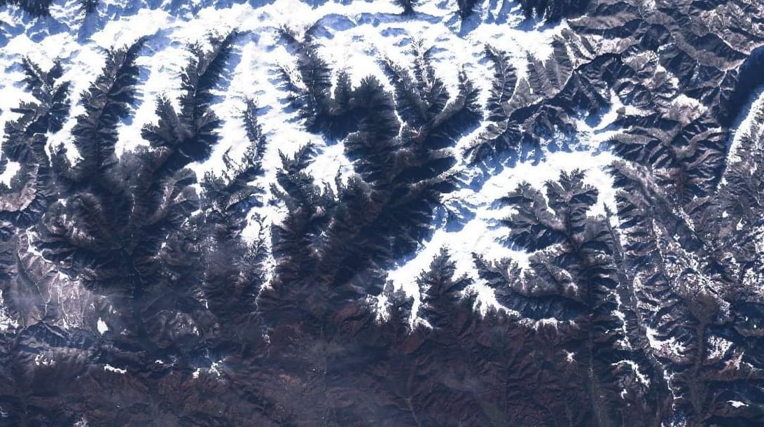 Risc de avalanşă. Toate traseele montane din Argeş, închise