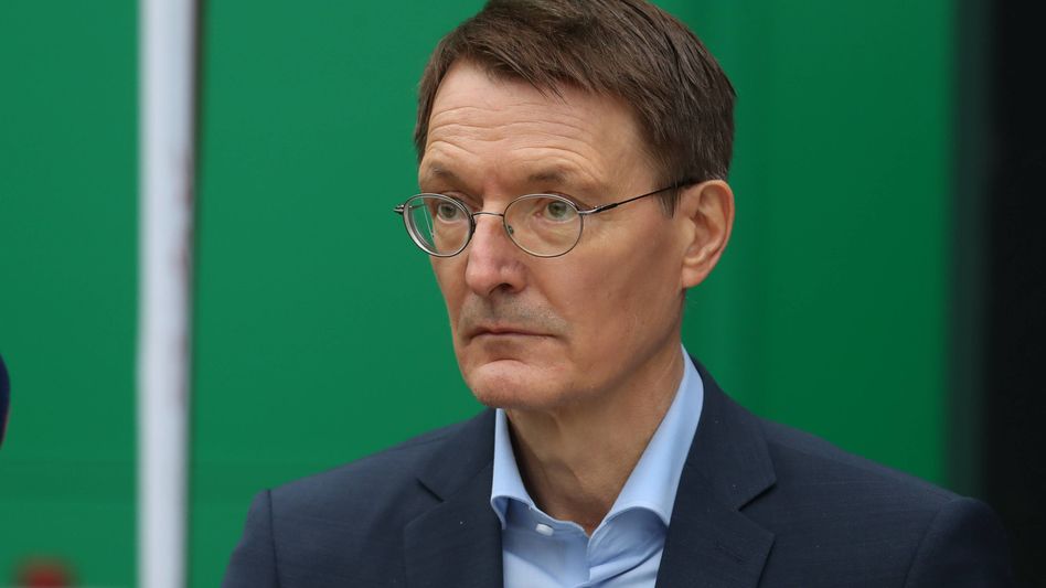 Ministrul german al Sănătății spune că ar putea fi necesară a patra doză de vaccin pentru a fi protejați împotriva Omicron