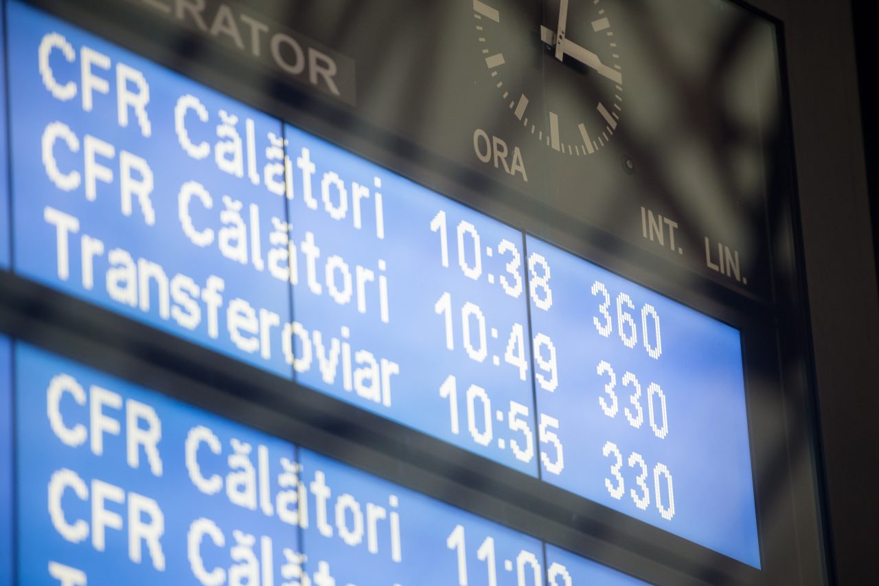 Întârzieri de peste 5 ore la trenurile către București. Cum explică CFR situația