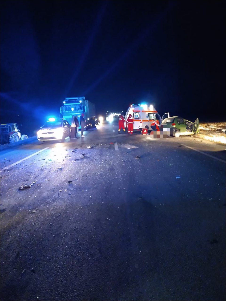 Carambol cu trei mașini pe DN2/E85, în localitatea Domnești din județul Vrancea. O persoană a murit și alte două au fost rănite