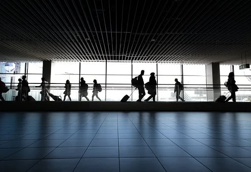 CNSU a hotărât noile restricții impuse persoanelor care sosesc în România. De când se aplică și care sunt excepțiile pentru carantină