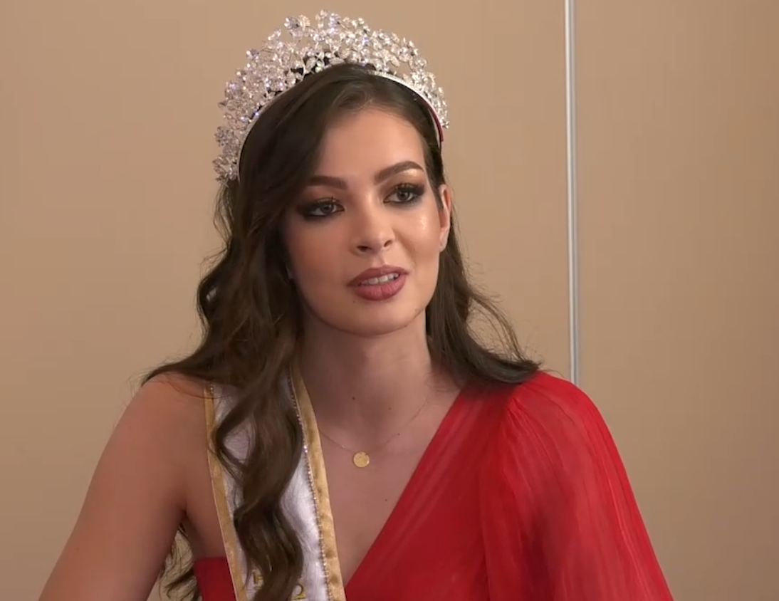 EXCLUSIV | Miss Universe România a fost victima bullying-ului. Mărturii despre primii ani de școală, problemele din educație și schimbările pe care le-ar face în școala românească – VIDEO