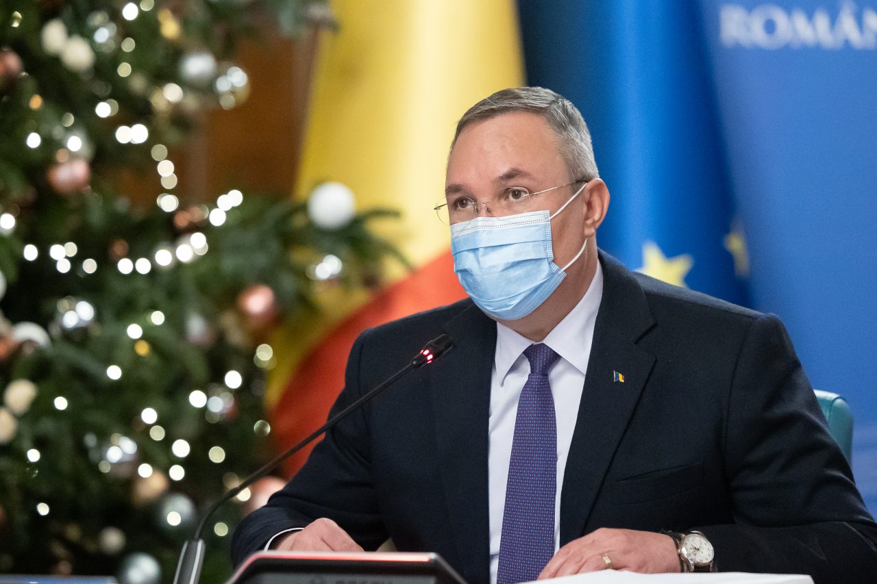 Soluții analizate de Guvernul pentru pregătirea valul cinci al pandemiei: Șomajul tehnic, folosirea măștilor FFP2, testarea în școli