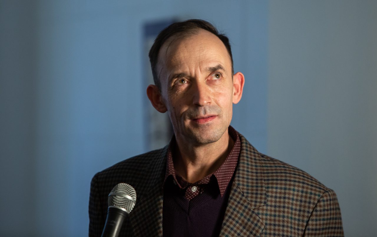 REPORTAJ| Claudiu, artistul care a rămas nevăzător și în urma unei viziuni a creat o capodoperă: „Mi s-a spus în vis că trebuie să mă apuc de acea lucrare”