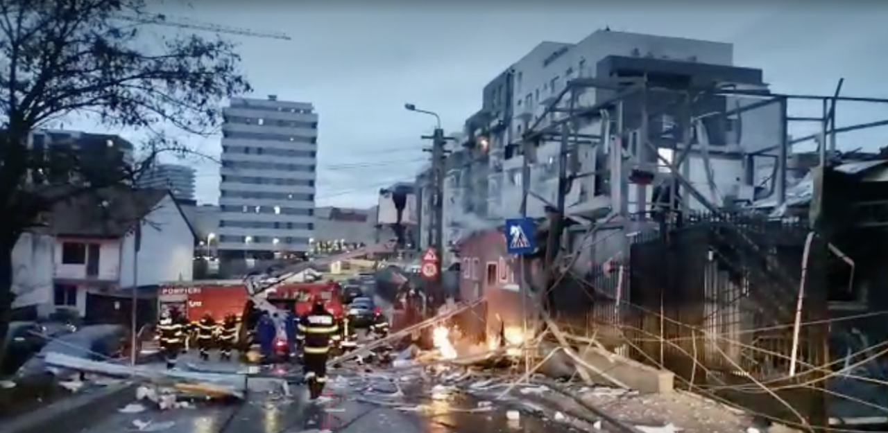 Noi detalii despre explozia de la pensiunea din Cluj, unde o persoană şi-a pierdut viaţa. Vecinii simţeau miros de gaz în zonă de mai multe zile