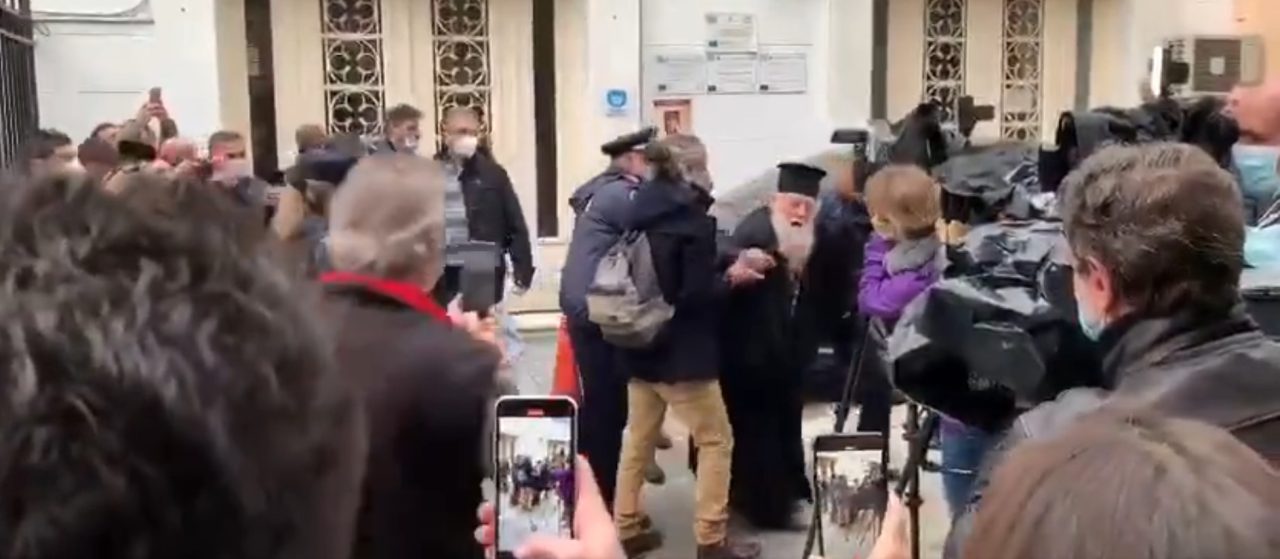 Un preot ortodox l-a făcut „eretic” pe Papa Francisc (VIDEO)