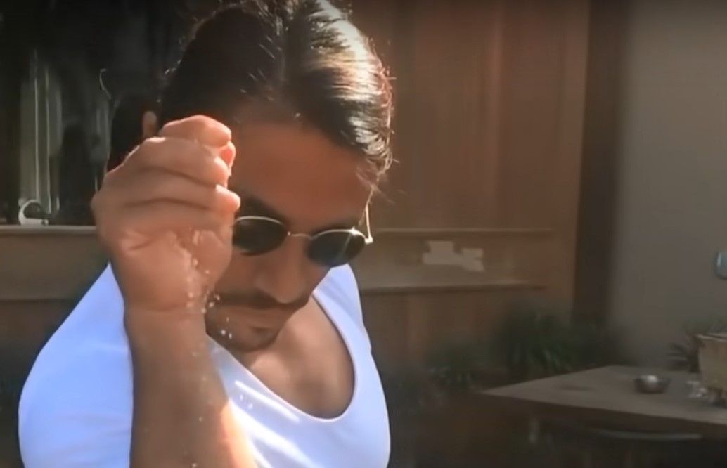 Ce a pățit un client în restaurantul lui Salt Bae, după ce a vrut să-i lase chelnerului un bacșiș de 10 lire